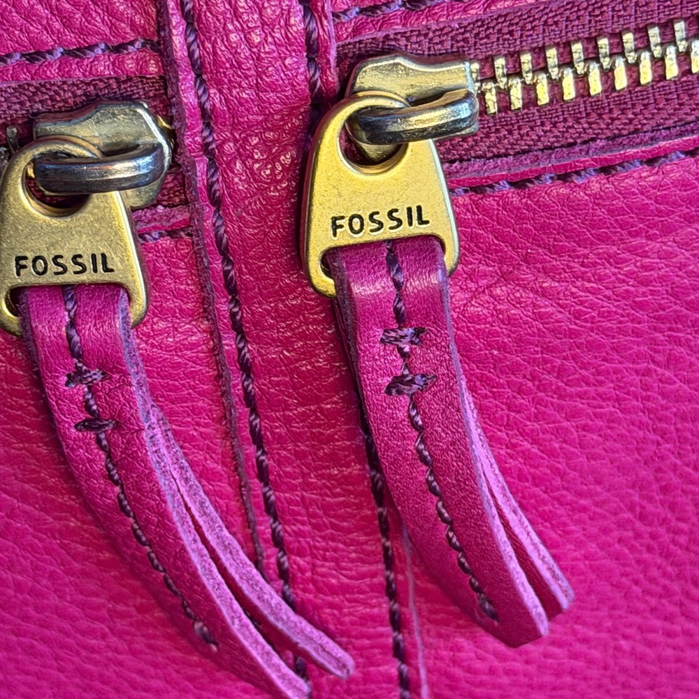 Vibrant Fossil magenta Leather crossbody and top handle bag. Med, adjustable - Picture 5 of 16
